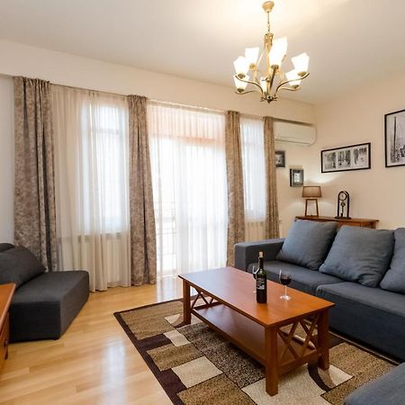 Serviced Apartment On Rustaveli Avenue 16 تبليسي المظهر الخارجي الصورة