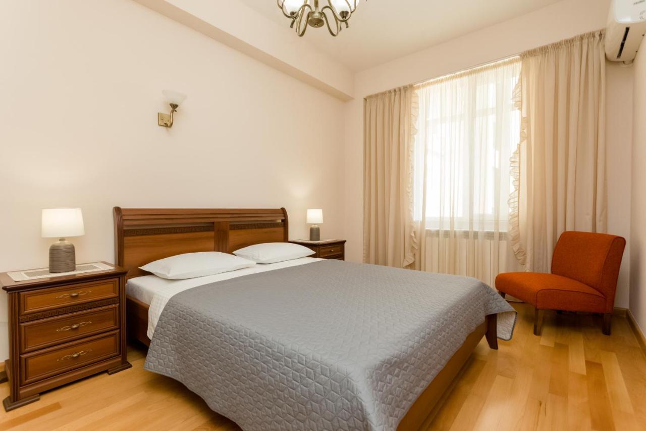 Serviced Apartment On Rustaveli Avenue 16 تبليسي المظهر الخارجي الصورة