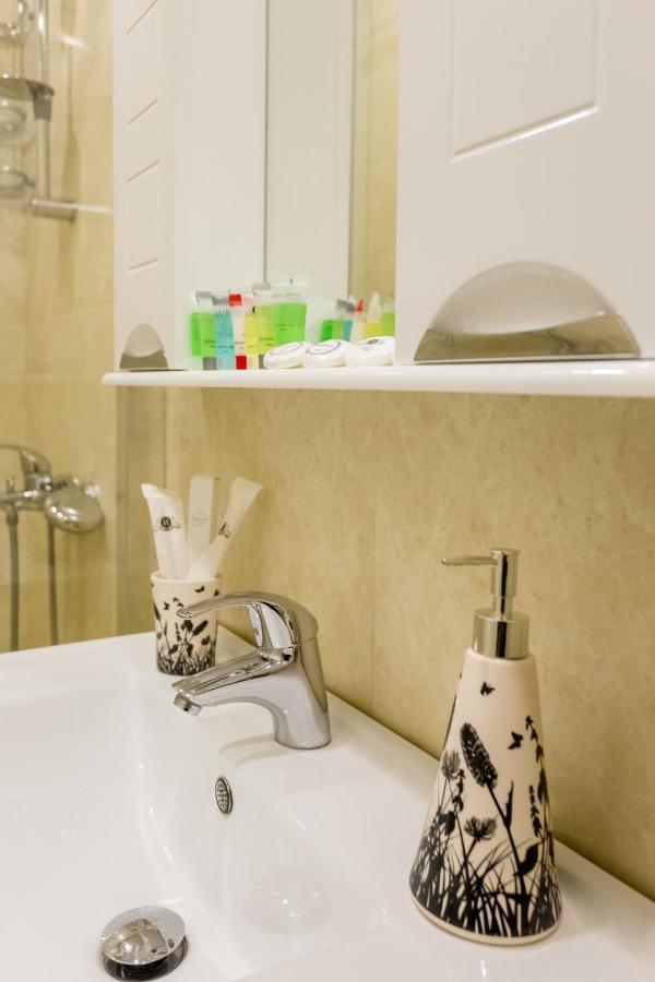 Serviced Apartment On Rustaveli Avenue 16 تبليسي المظهر الخارجي الصورة