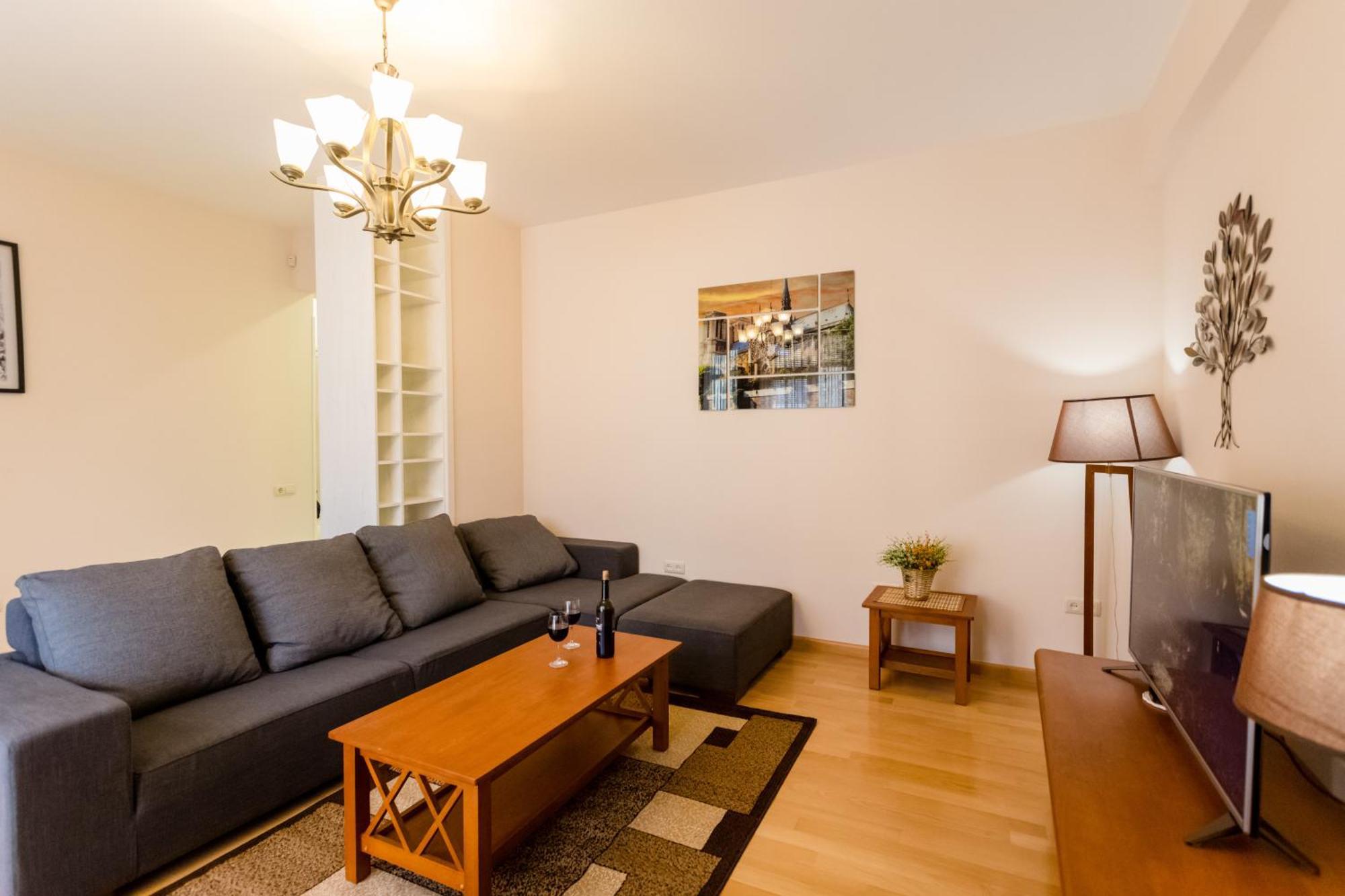 Serviced Apartment On Rustaveli Avenue 16 تبليسي المظهر الخارجي الصورة